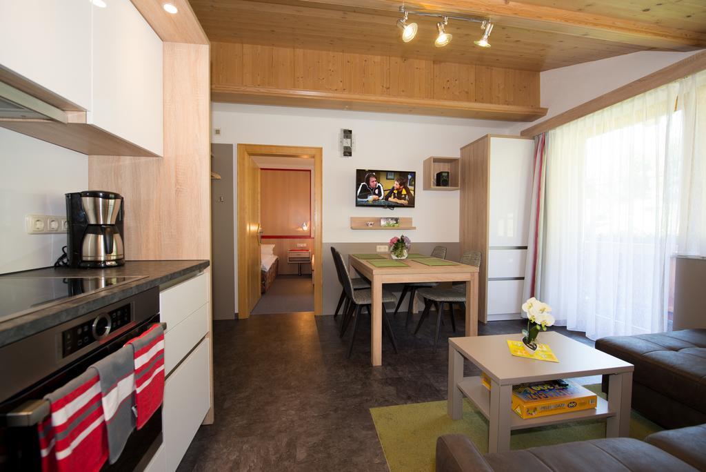 Appartements Schneezauber Lermoos Habitación foto